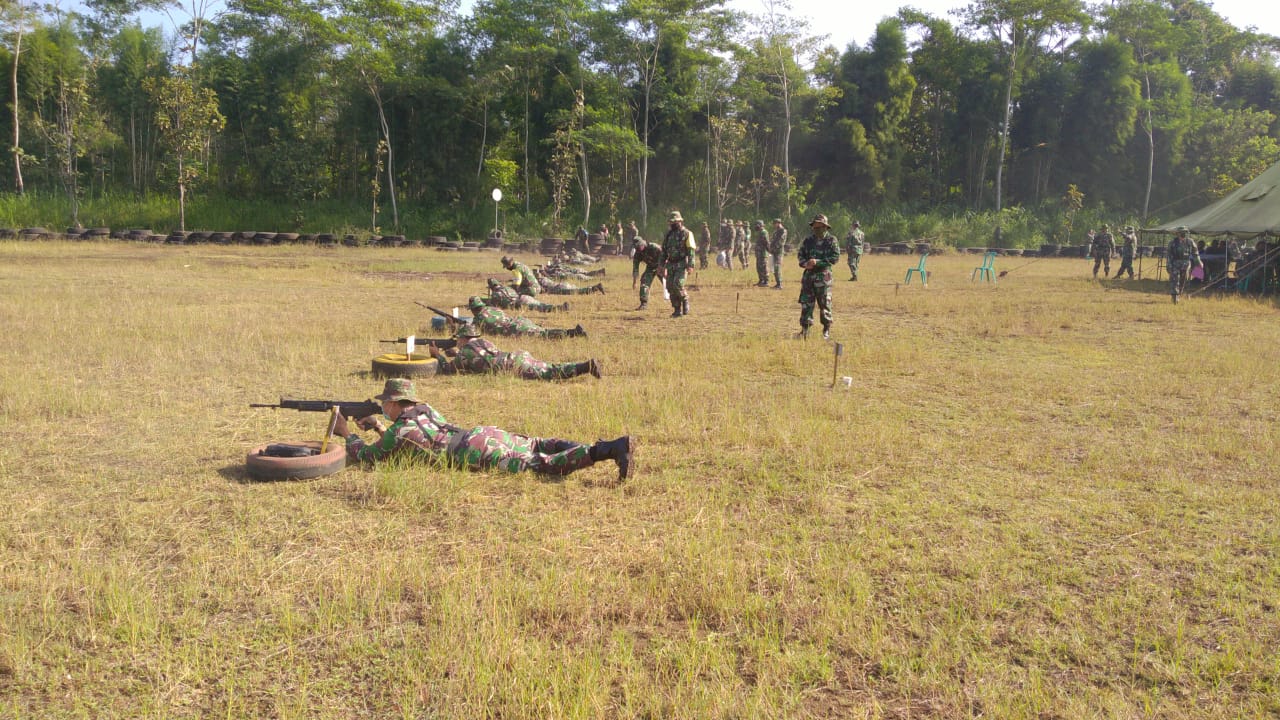 Prajurit Korem 073/Makutarama Gelar Latihan Menembak Senjata Ringan
